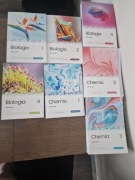 Zbiory zadań biomedica + notatki z biologii i chemii + vademeca