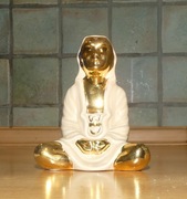 Porcelanowa, stara figurka medytującego jogina, 13 cm