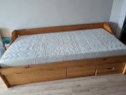 Łóżko sosnowe z materacem 