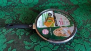Aluminiowa patelnia z pokryw. marki MG Home z serii Verden o średnicy 28 cm