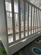 Łóżeczko niemowlęce z szufladą i materacem Piętruś 