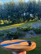 Deska do serwowania z drewna akacji z żywicą RoundBlue