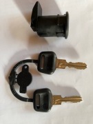 Peugeot Skuter Satelis stacyjka z kluczykami Orginalna Nowa 758583