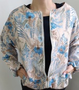 Niebieska balonowa kurtka zapinana na suwak