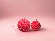 Różowa brokatowa świeca "Balle Rouge" 140gr !HAND MADE!