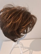 Nowa piękna peruka. 