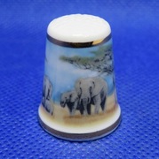 Naparstek Kolekcjonerski Porcelanowy Rodzina Słoni Afryka 