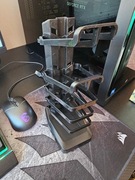 Stojak na pady wraz z czterema portami USB do ładowania urządzeń. Nowy