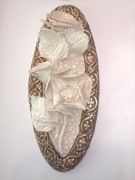 Talerz Ceramiczny w kwiaty w kolorze beżowo brązowym ręcznie robiony, 29x12