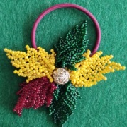 Unikatowa gumka do włosów z koralikami – ręcznie zdobiona