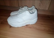 Buty sneakersy białe na grubej podeszwie