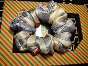 Gumka scrunchie jedwab Gucci białe paski 