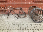 Zabytkowy rower,  koła, widelce, części, ramy