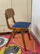 Krzesła drewniane PRL typ Bumerang 299/B - 4 szt.