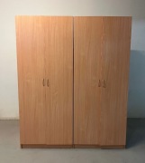 Szafa wysokość 194 cm, szerokość 80 cm, 2 sztuki