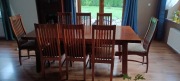 Stół z krzesłami