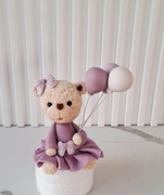 Miś w sukience na tort figurka z masy cukrowej 