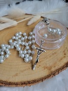 Różaniec komunijny z hostią w pudełeczku