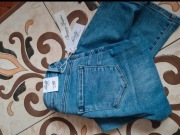 Nowe jeansy z wysokim stanem firmy Jewelly