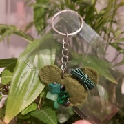 2 lupy wielkości karty kredytowej i brelok zielona myszka