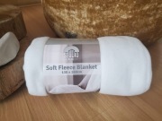 koc z białego polaru