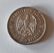 Srebrna moneta historyczna z 1935 roku.