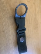 Uchwyt/klips do butelki. Do plecaka, pasa taktyczny