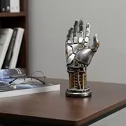 Cyberpunkowy uchwyt na gamepad 3D - robotyczna ręka