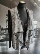 Czarno szara cienka narzutka klasyczna