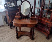 Drewniana toaletka z ruchomym lustrem