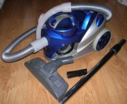 Odkurzacz bezworkowy Clatronic 2000V