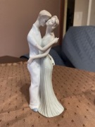 Porcelanowa figurka para młoda we dwoje miłość