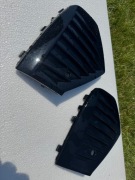 Volvo XC60 2022– Atrapa w zderzak GRILL PRAWA z otworem na PDC OE 32234962