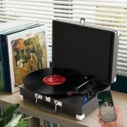 Gramofon retro czarny w walizce z głośnikami stereo i BT USB RCA  AUX IN