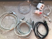 OPIS uszkodzone Zestaw kabli i ładowarek USBMicro Lightning Na częściSerwis
