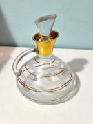 Stara kolekcjonerska złocona karafka.