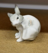 Porcelanowa figurka królika – Hiszpania – ubite ucho 