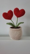 Kwiaty w doniczce na szydełku Serce