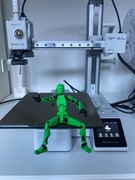 Ludzik z ruszanymi częściami z drukarki 3d do ułożenia