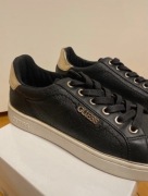 Eleganckie Sneakersy Guess