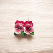 Różowe bratki -kolczyki haftowane