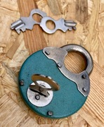 Kłódka PRL stalowa z 3 kluczami – retro, vintage, kolekcjonerska