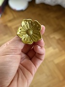 Uchwyt do mebli toaletki złoty; złota gałka szuflady w kształcie kwiatu