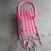 Sanki dziecięce z oparciem i popychaczem, różowe, pianka, metalowe