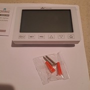 Plikc Neve PRO – cyfrowy, programowalny cronotermostat zasilany bateriami