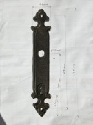 Klamka do furtek i bram MK-Metal Długi, Szyld z otworem na klucz