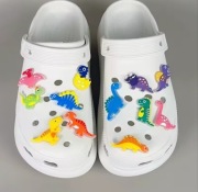 Świecące przypinki do butów charms piny Dinozaury