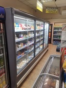 Regał Chłodniczy Marki Costan EC Model 2B0 z Drzwiami Przesównymi.