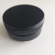 dystrybutor i ubijak (tamper) do kawy