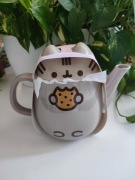 Pusheen - czajnik - imbryczek (wersja z ciastkiem)